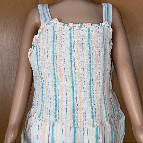 Cat & Jack hippie romper is pastel seersucker with pockets. Farm core smocking - Picture 3 of 10